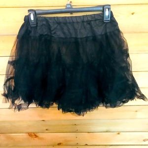 ‼️SOLD‼️Black fluffy short skirt